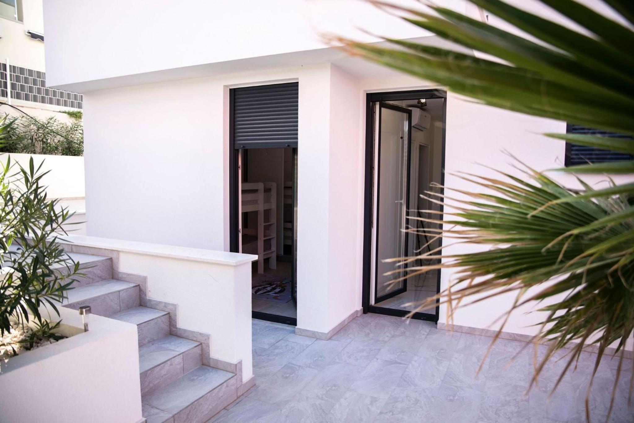 Luxury Apartment PalmView mit Whirlpool und Terrasse