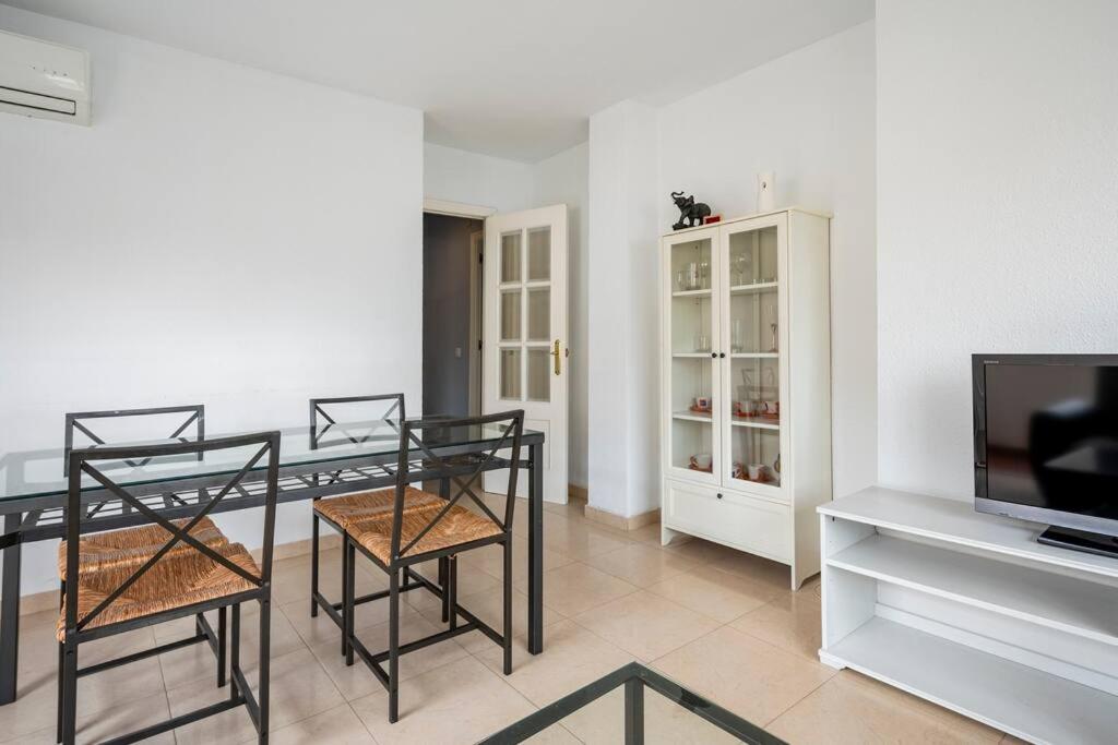 Centric and spacious flat with free car park view 5