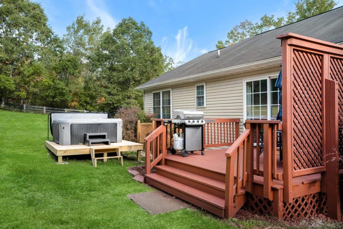 Hotel Modern Cottage Hot Tub River Access Fire Pit - Image 1