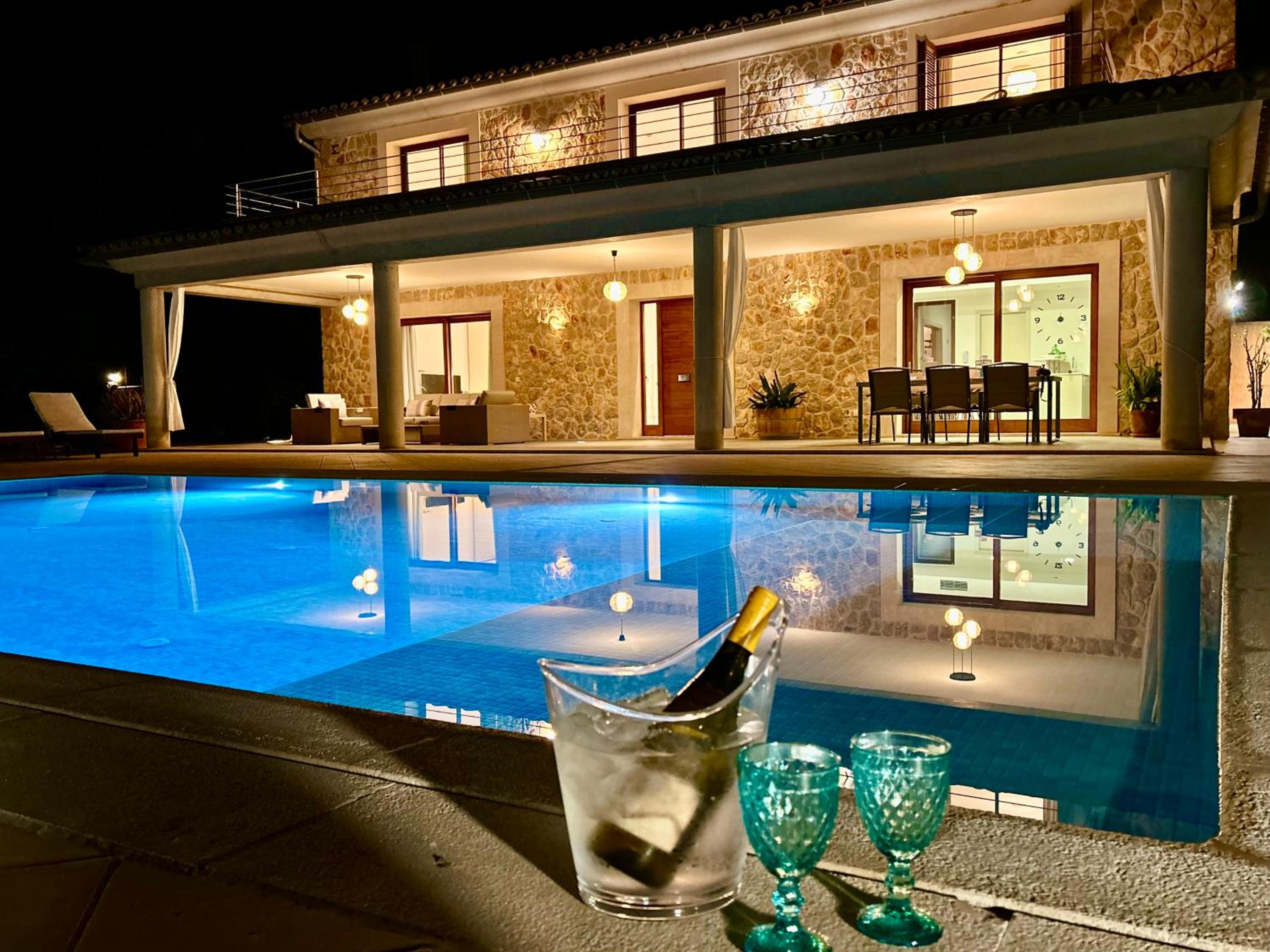 Hotel Ca'n Mutxo, vistas increíbles, piscina y barbacoa - Image 1