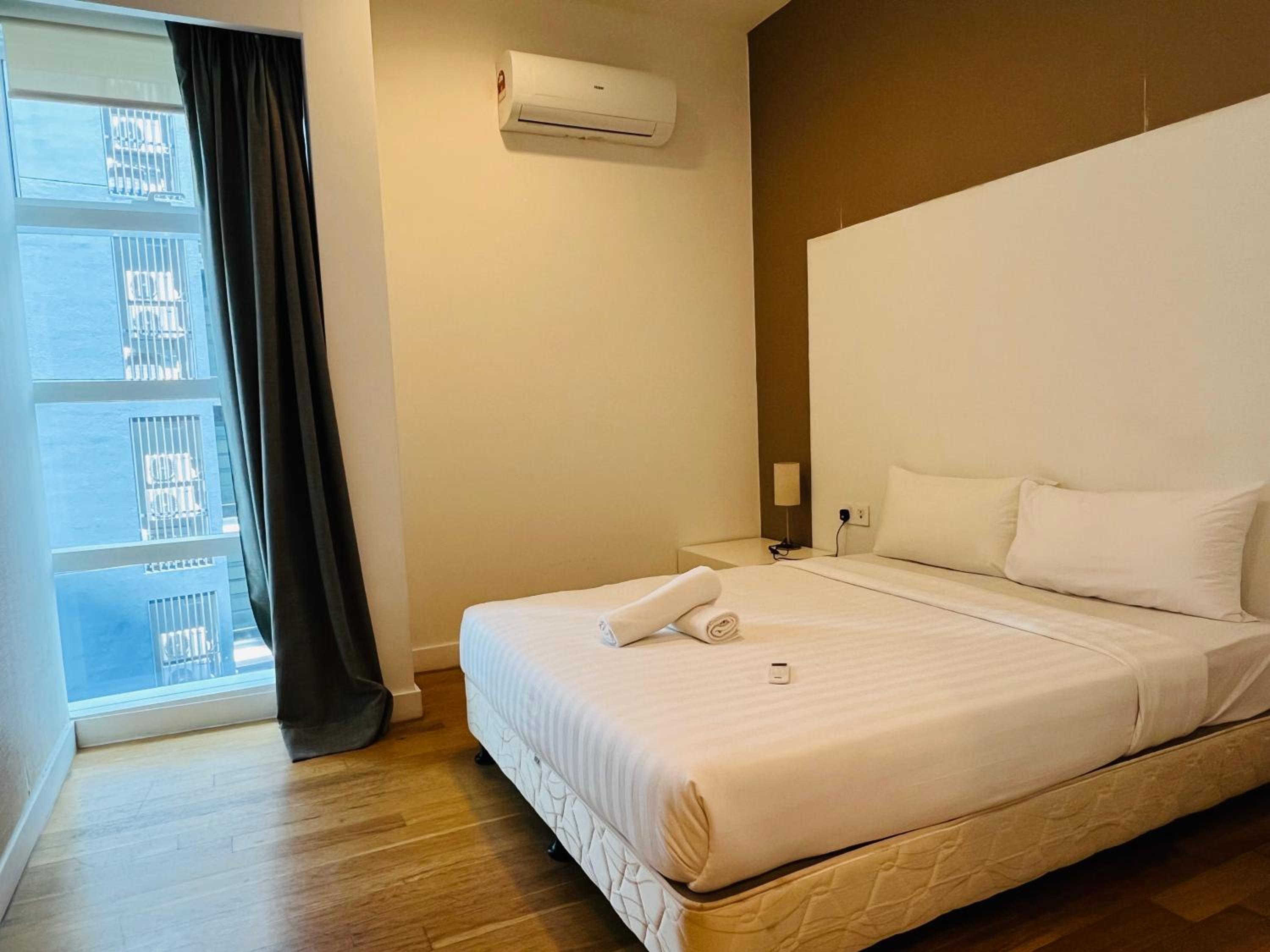 Faced Suites by Penguinhome