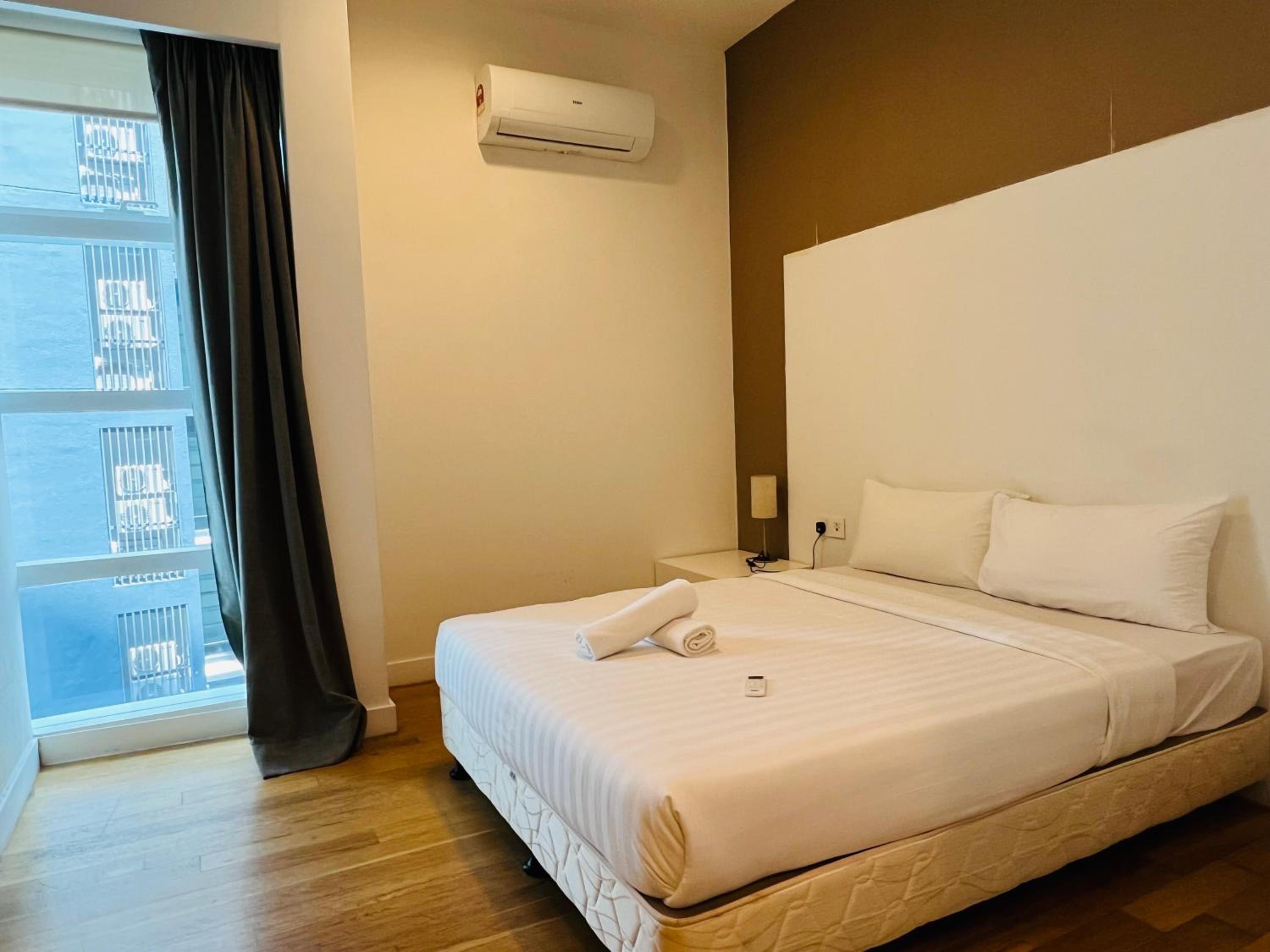 Faced Suites by Penguinhome