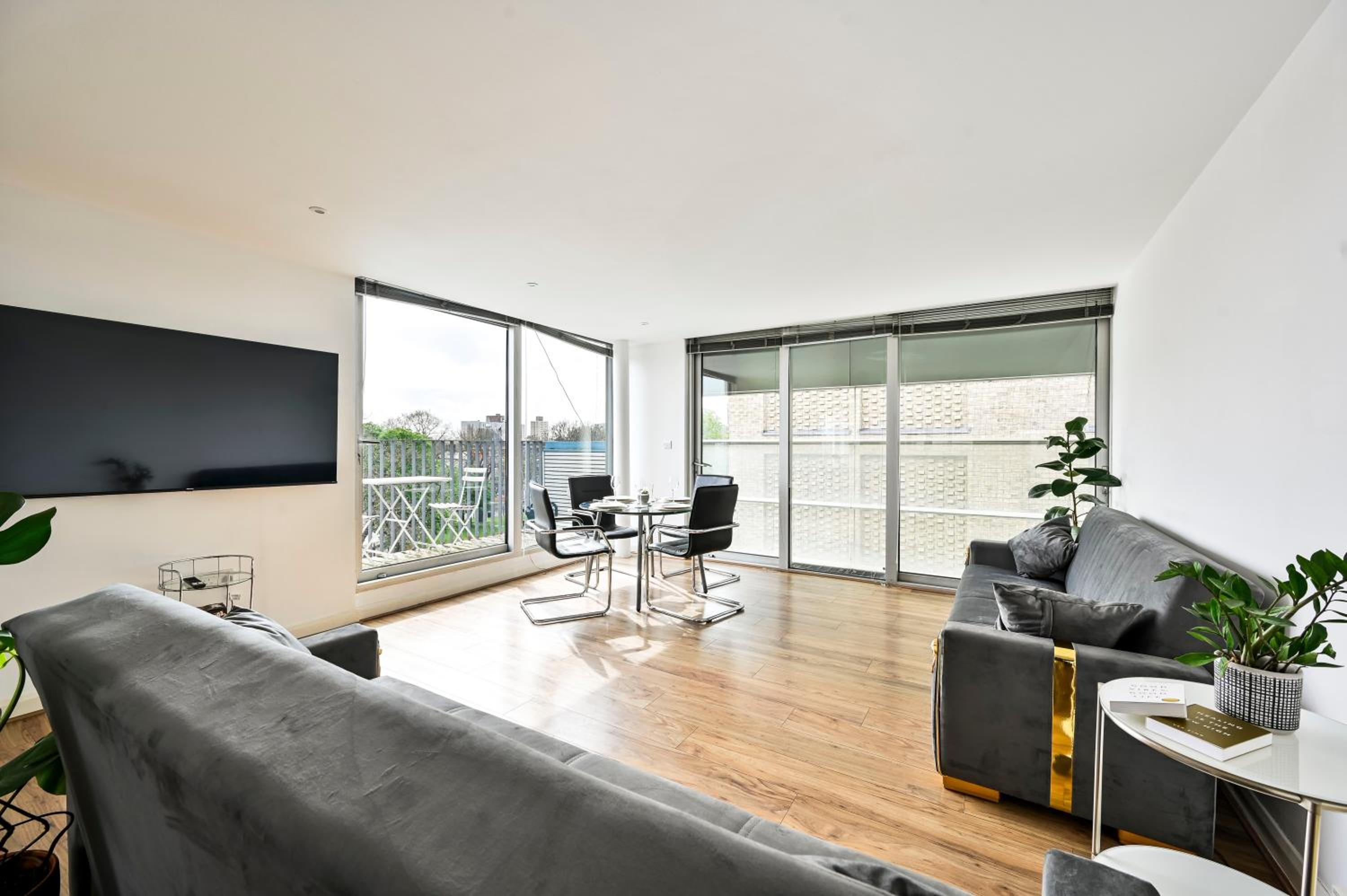 That Cosy Stay -Modern Rooftop Retreat 2-Bedroom Apartment in Stratford with Stunning Views E15
