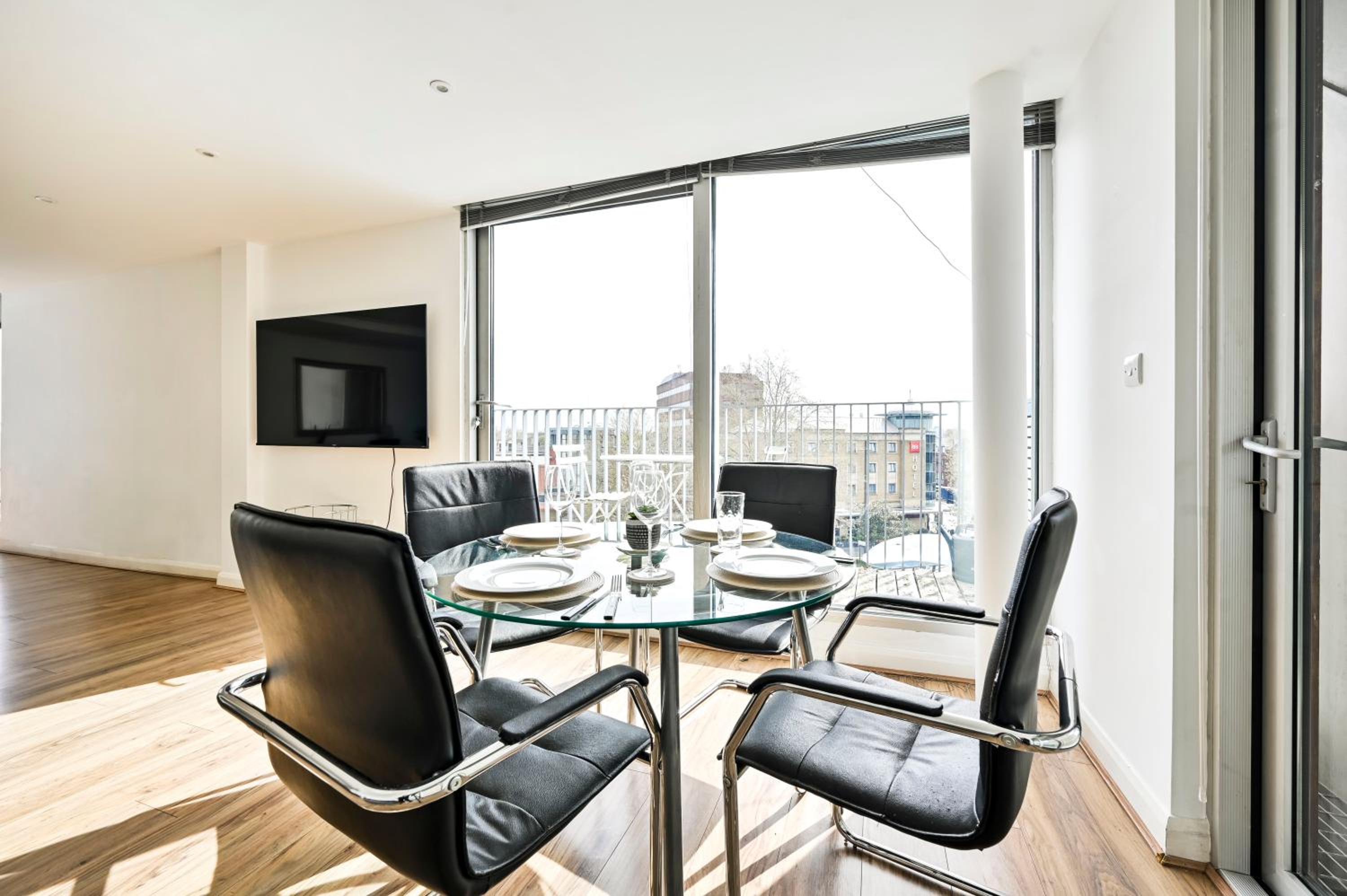 That Cosy Stay -Modern Rooftop Retreat 2-Bedroom Apartment in Stratford with Stunning Views E15