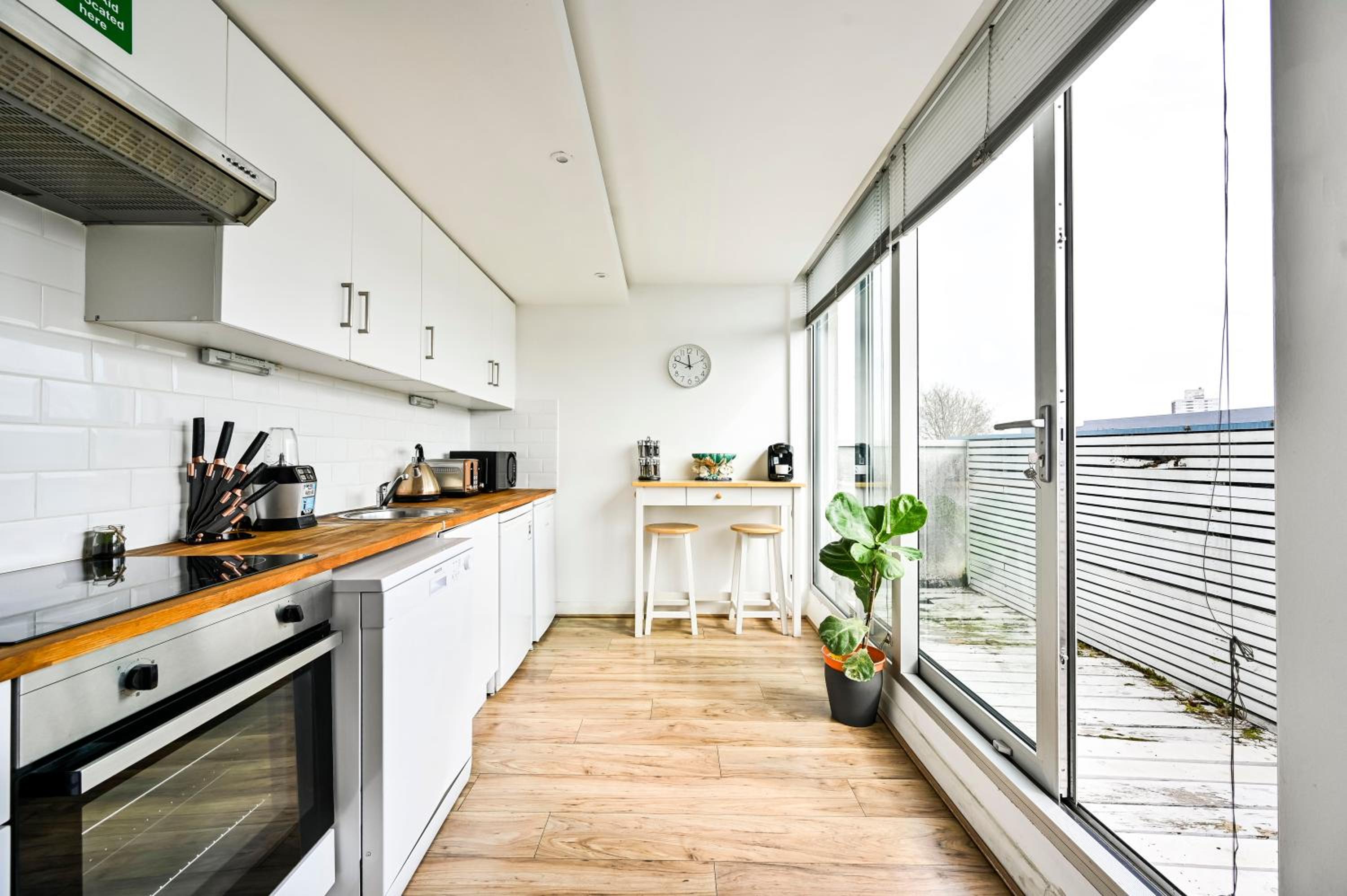 That Cosy Stay -Modern Rooftop Retreat 2-Bedroom Apartment in Stratford with Stunning Views E15