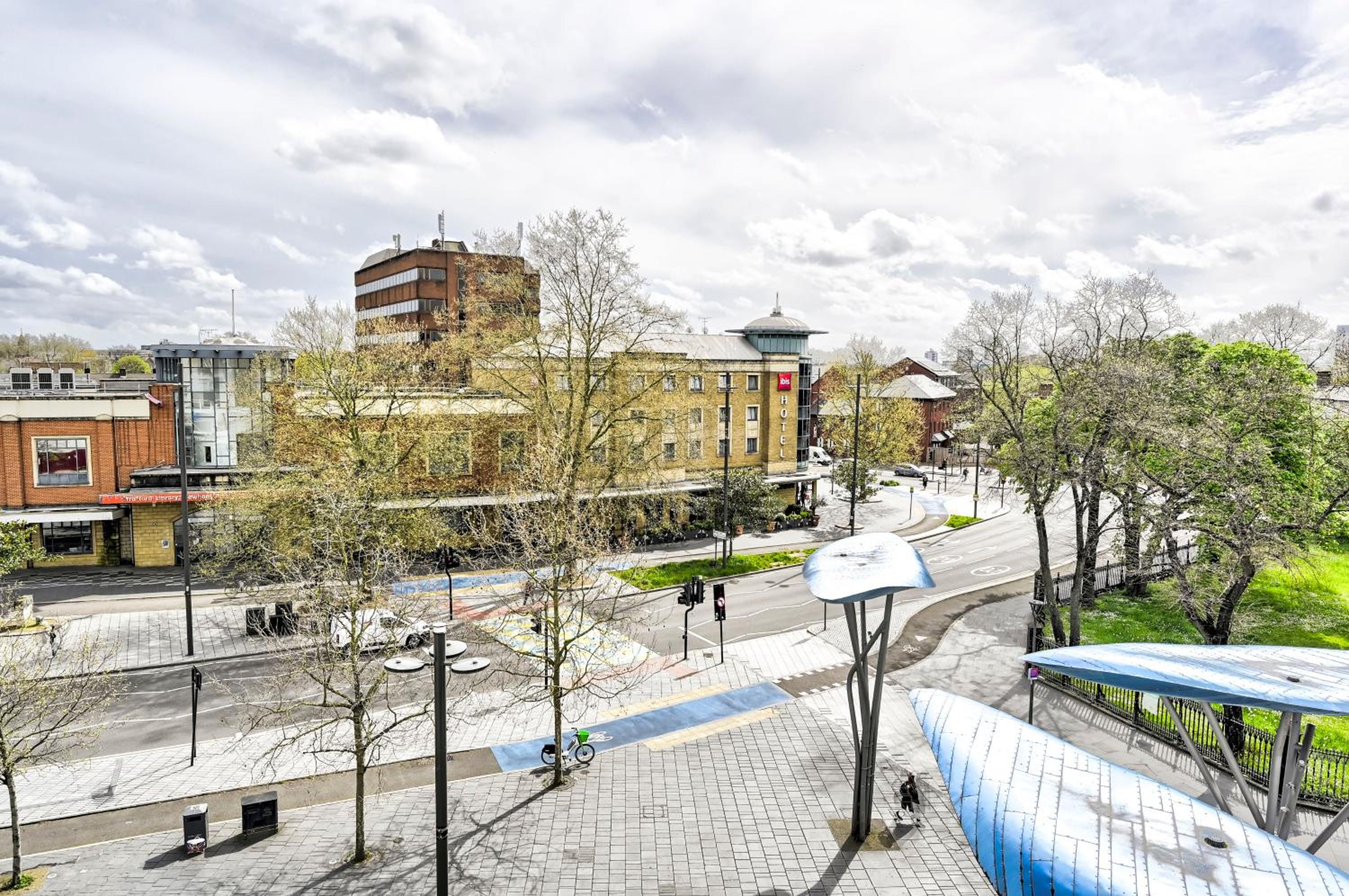 That Cosy Stay -Modern Rooftop Retreat 2-Bedroom Apartment in Stratford with Stunning Views E15