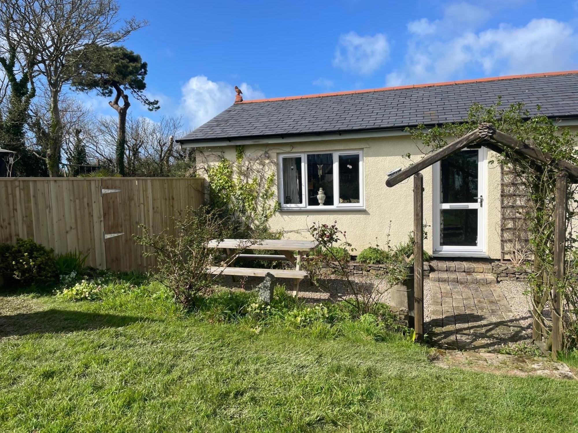 Honeycomb Cottage - a quiet, charming, cosy retreat in the countryside only 2 miles from one of Cornwall's best beaches view 2