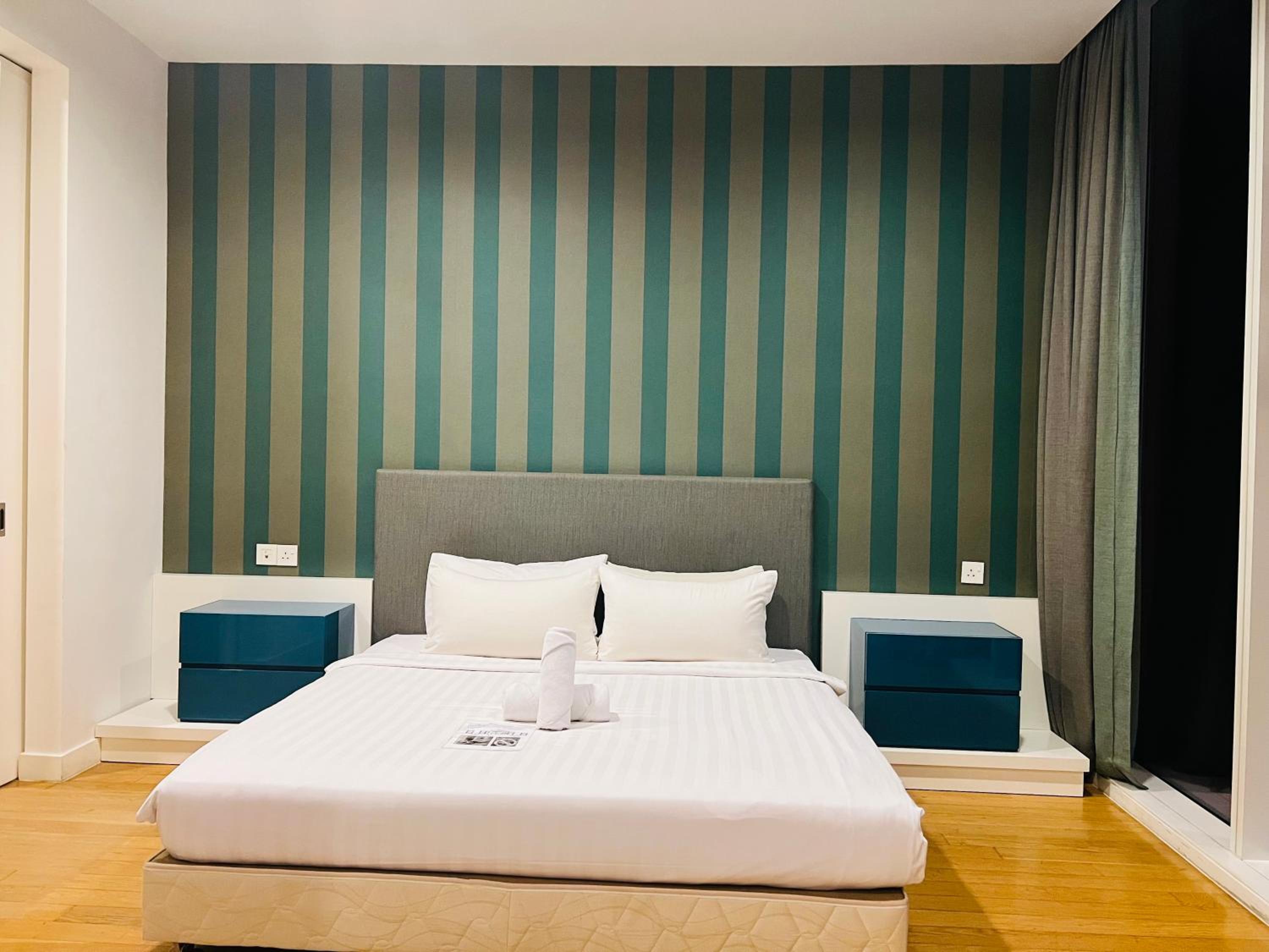 Faced Suites by Penguinhome