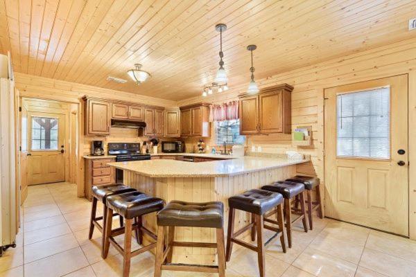 Thunderbird Lodge - Property Image 24