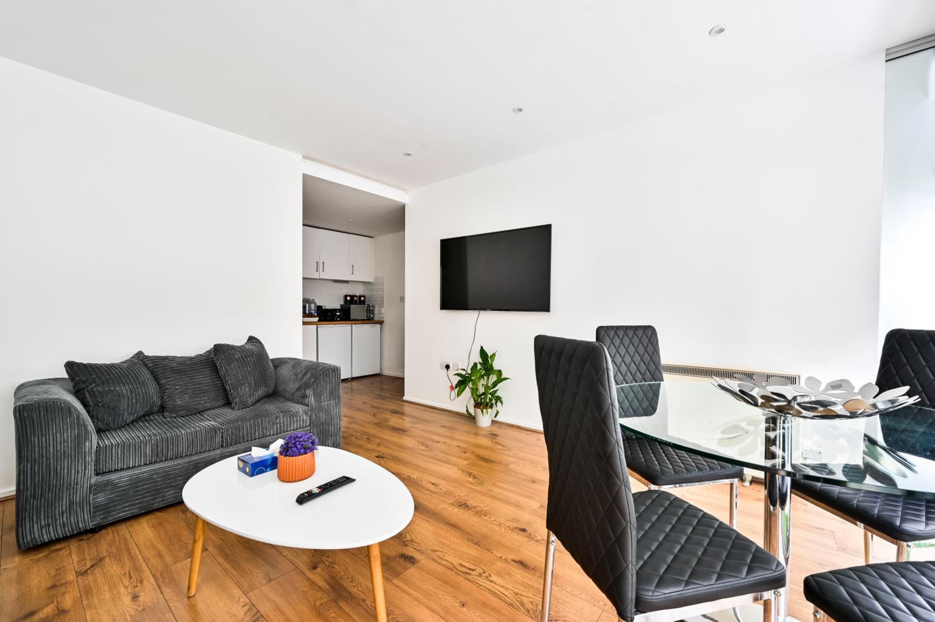Lovely 2-Bed, sleeps 6, Near Stratford station & Abba Voyage,