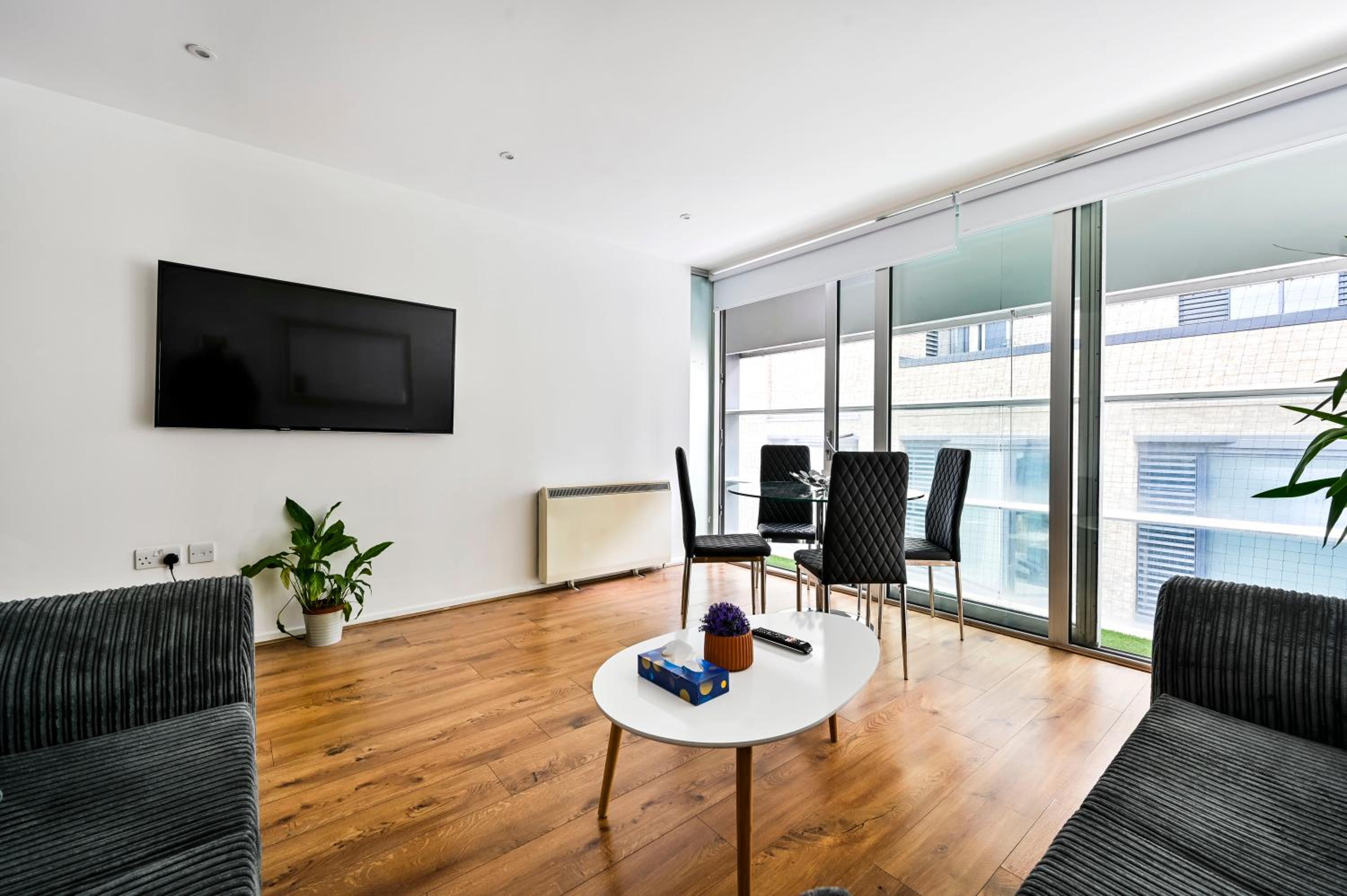 Lovely 2-Bed, sleeps 6, Near Stratford station & Abba Voyage,