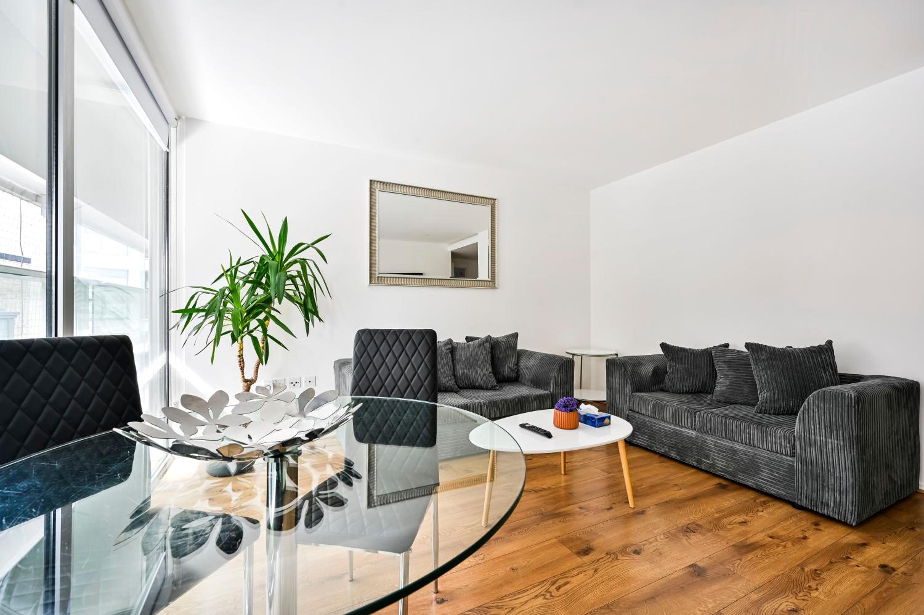 Lovely 2-Bed, sleeps 6, Near Stratford station & Abba Voyage,
