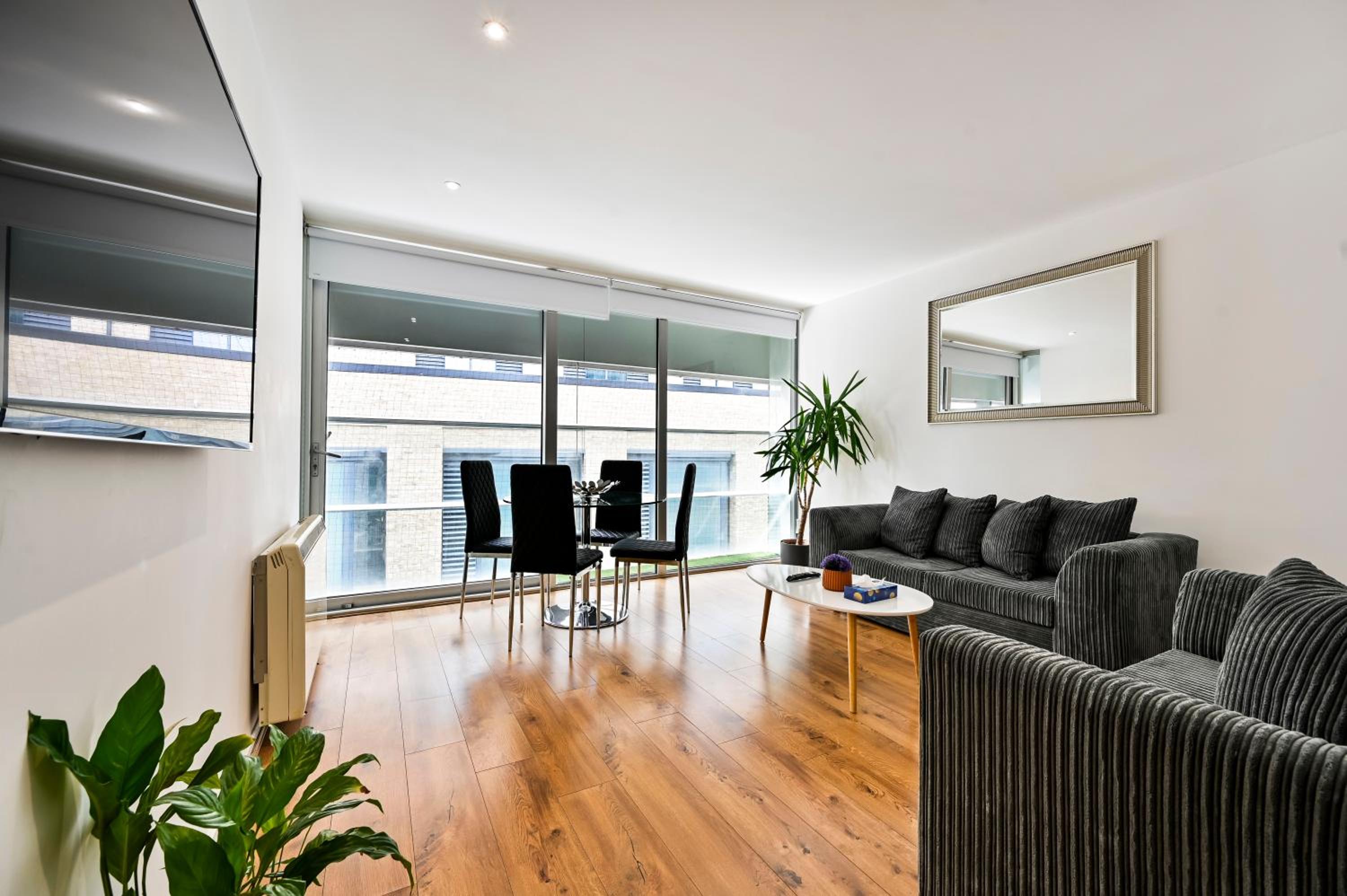 Lovely 2-Bed, sleeps 6, Near Stratford station & Abba Voyage,