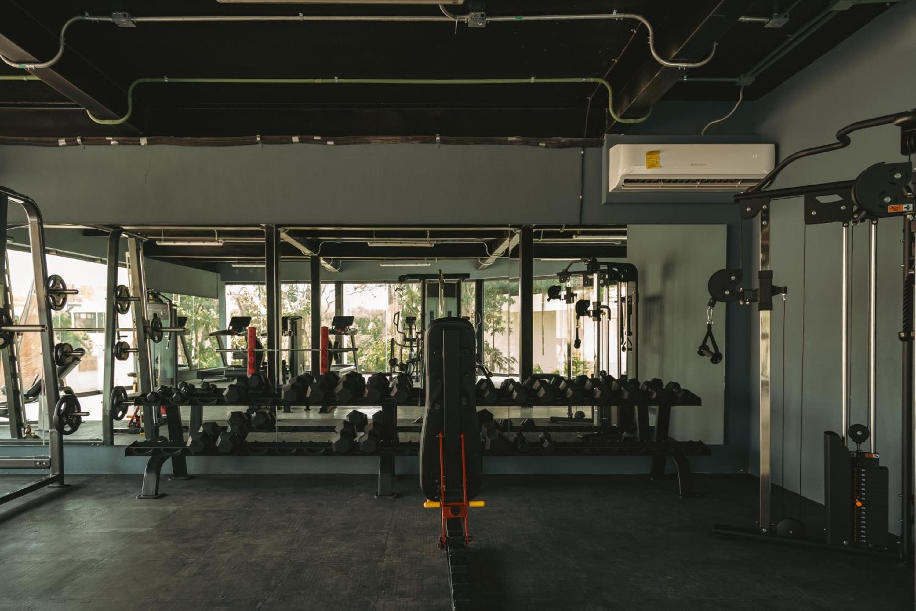 Hotel Premium Apartment with Terrace, Pool & Rooftop Pool with Panoramic Views - Image 1