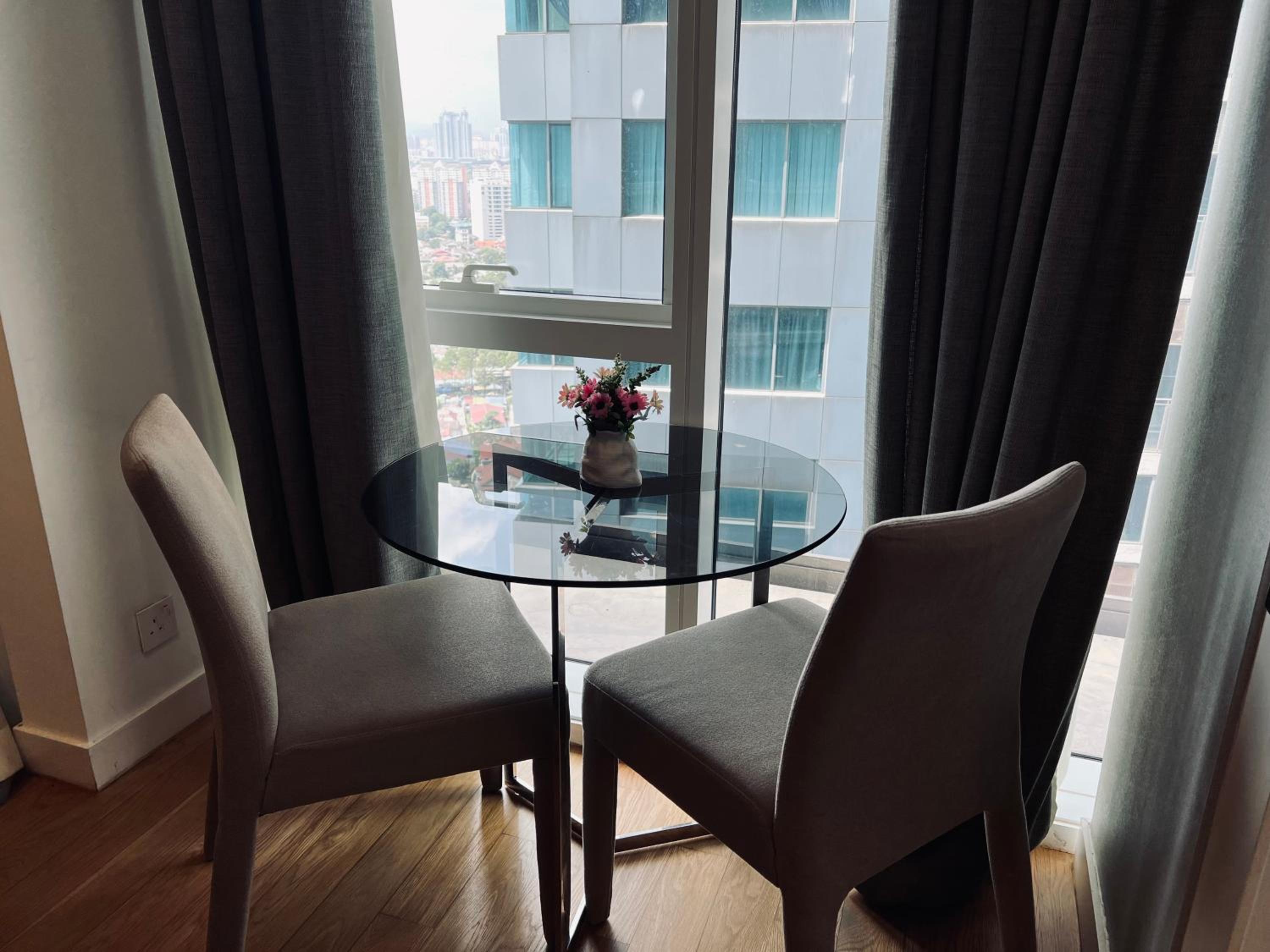 Faced Suites by Penguinhome