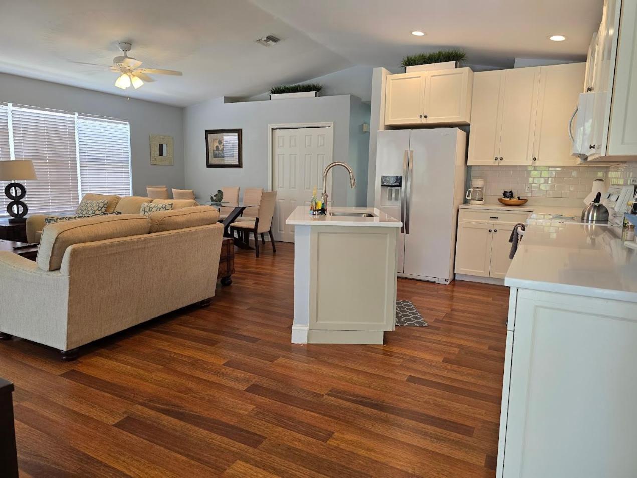 Tarpon - Spacious Updated W&D Full Kitchen 1.5 Mi to Beach