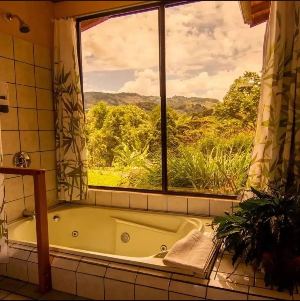 El Toucanet Lodge & Restaurante