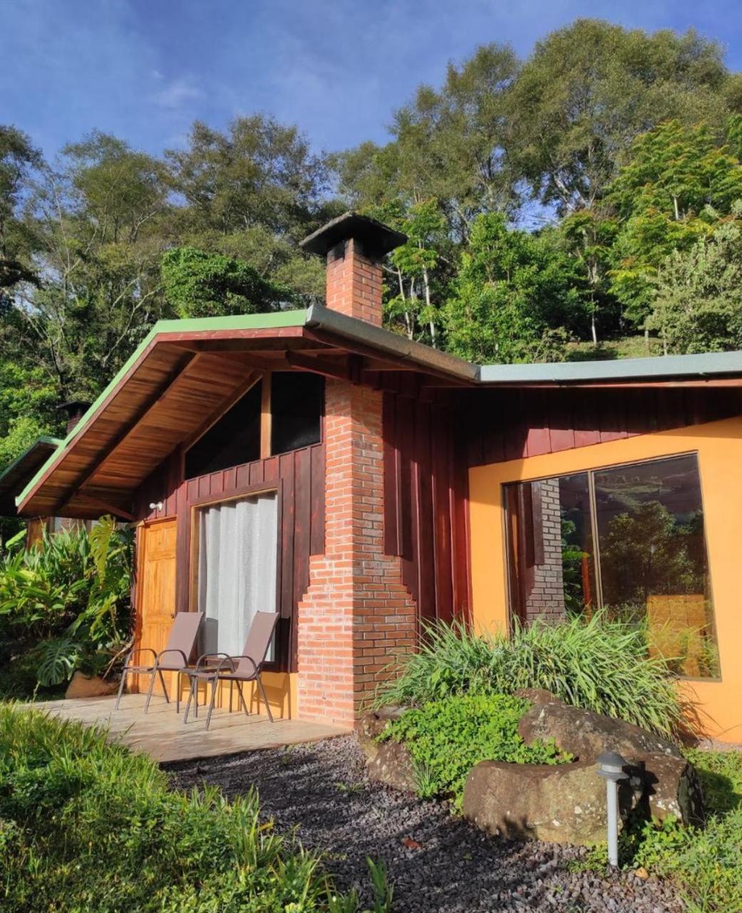 El Toucanet Lodge & Restaurante