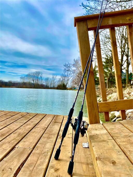 Creekside Cottage - kayak, SUP, fishing, game room, steps to the beach