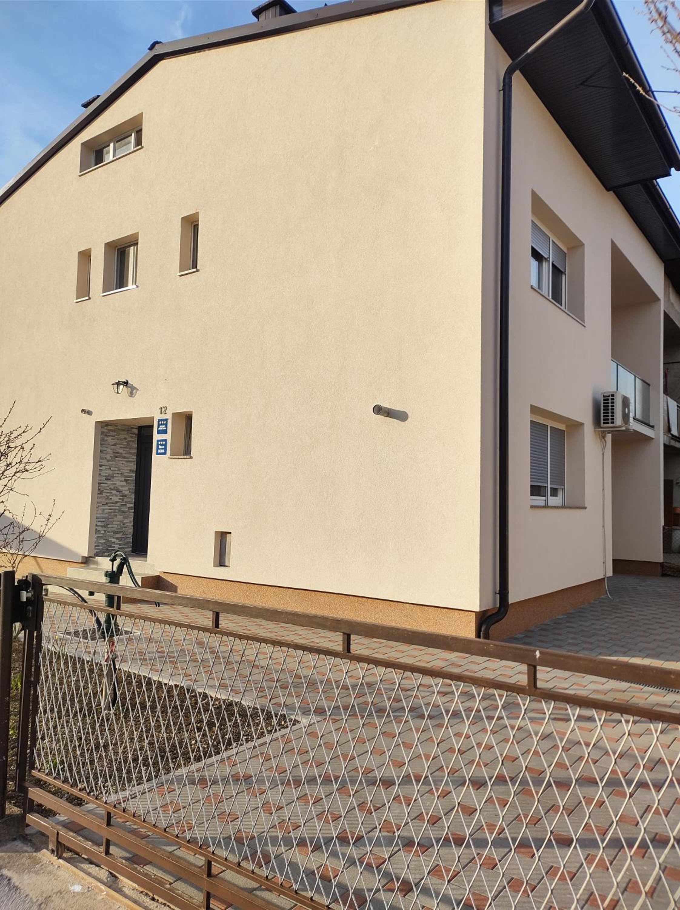 Hotel Happy Apartment - Image 1