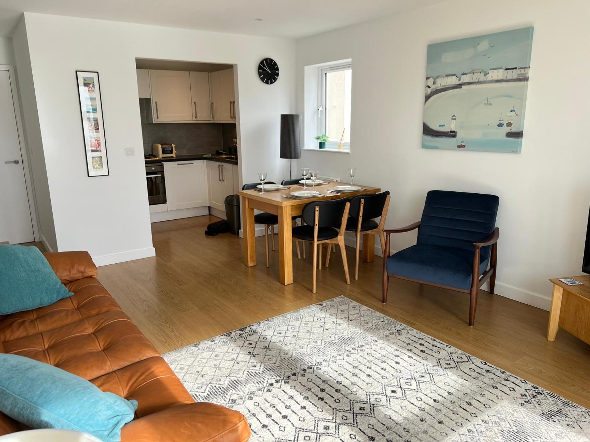 Lovely 2 Bedroom flat moments from Fistral Newquay view 2