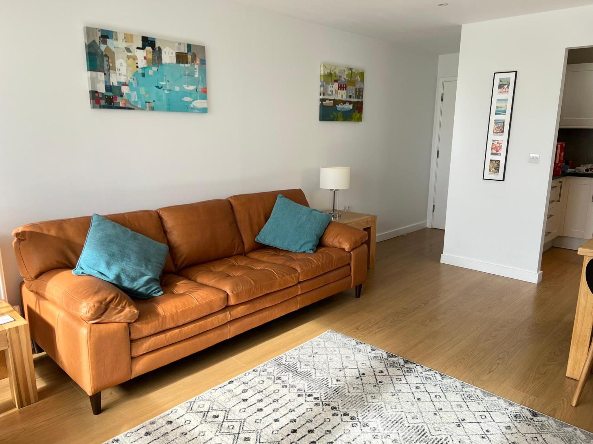 Lovely 2 Bedroom flat moments from Fistral Newquay view 3