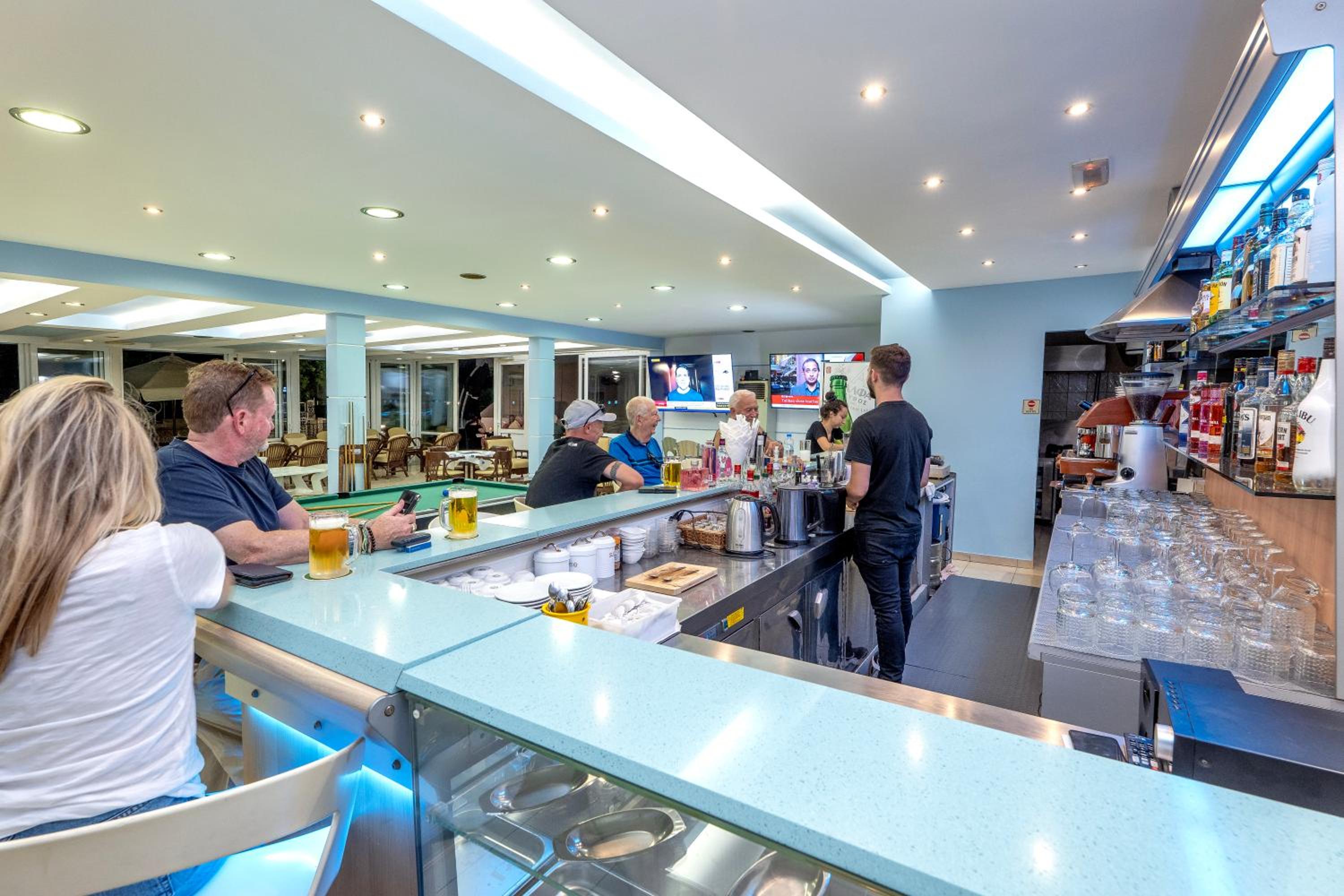 Anixis Hotel & Apartments