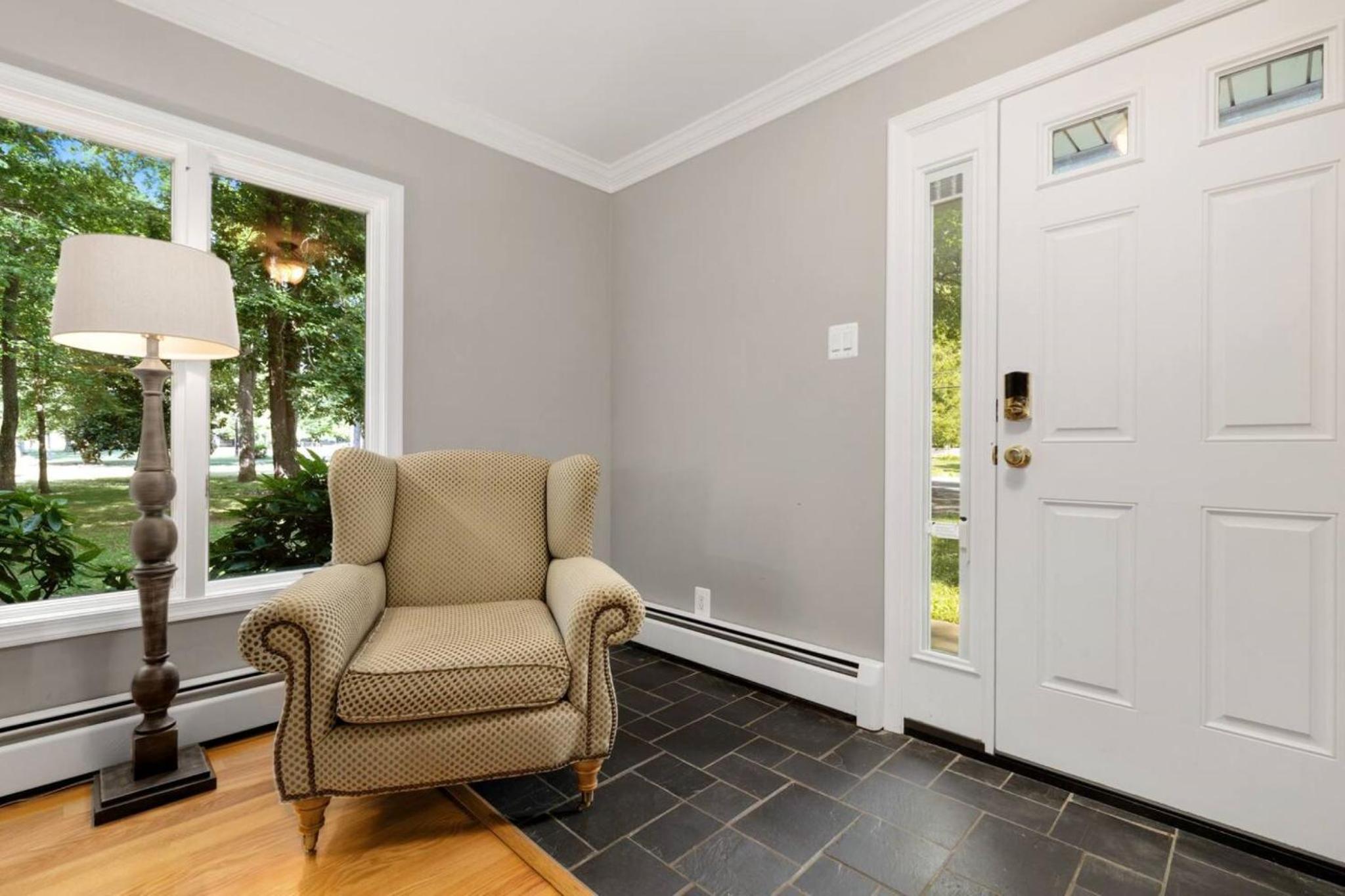 Gourmet Kitchen Family & Pet Friendly Residence! view 2