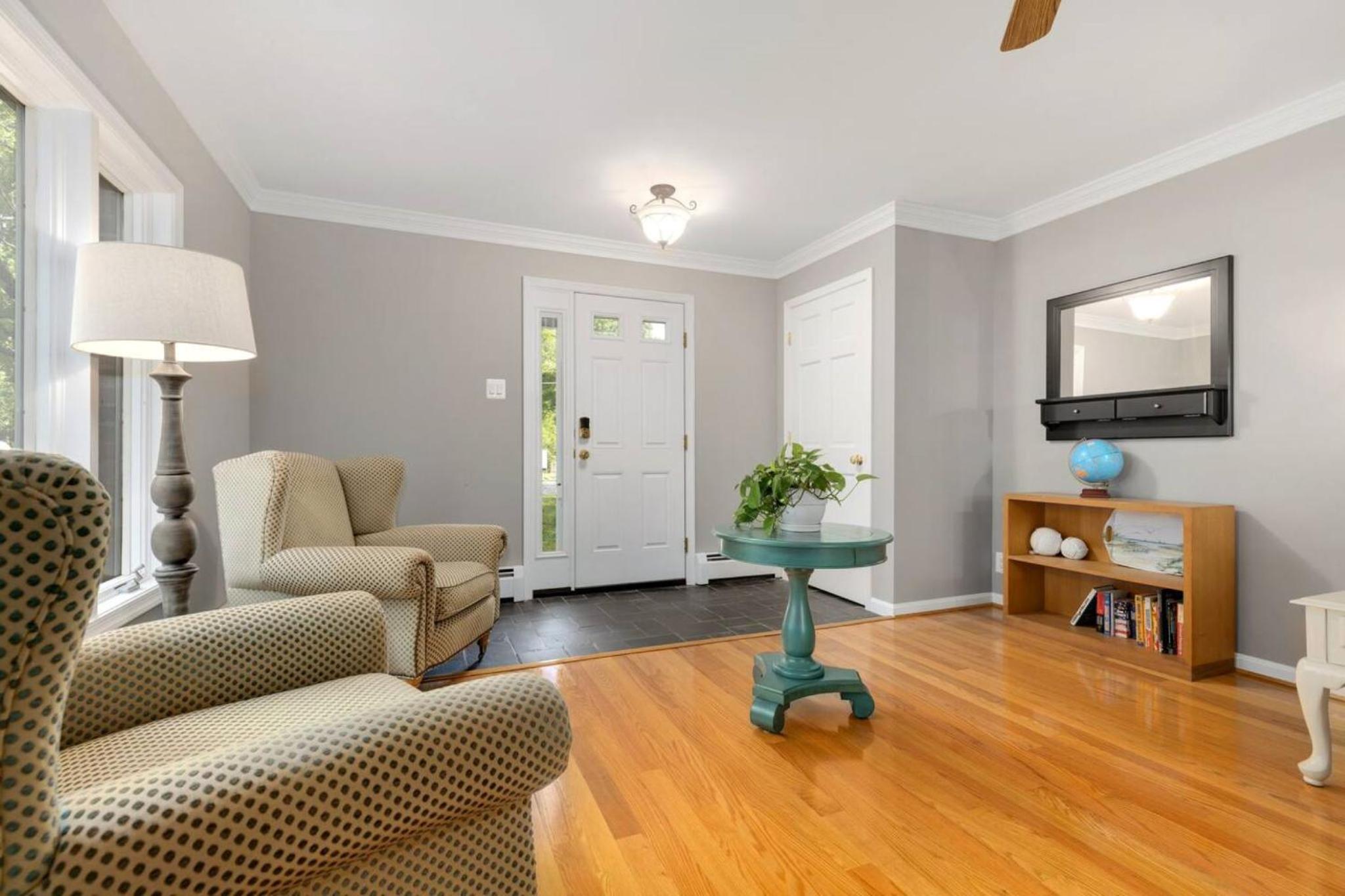 Gourmet Kitchen Family & Pet Friendly Residence! view 3