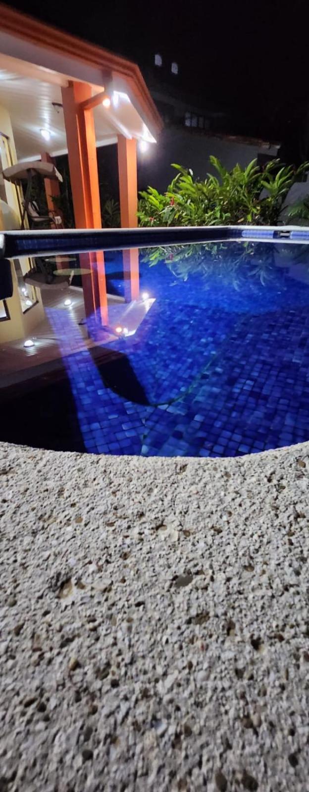 CASA DE PLAYA CON PISCINA EN PUNTA LEONA
