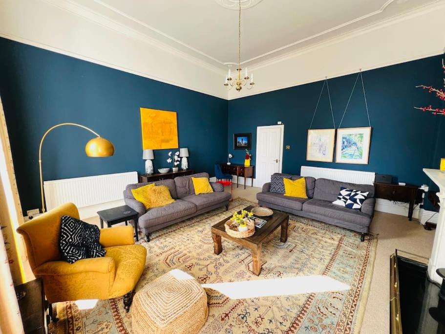 Entire Stylish Colourful Two Bed Flat in Clifton view 5