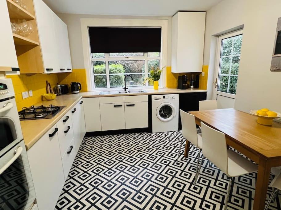 Entire Stylish Colourful Two Bed Flat in Clifton view 3