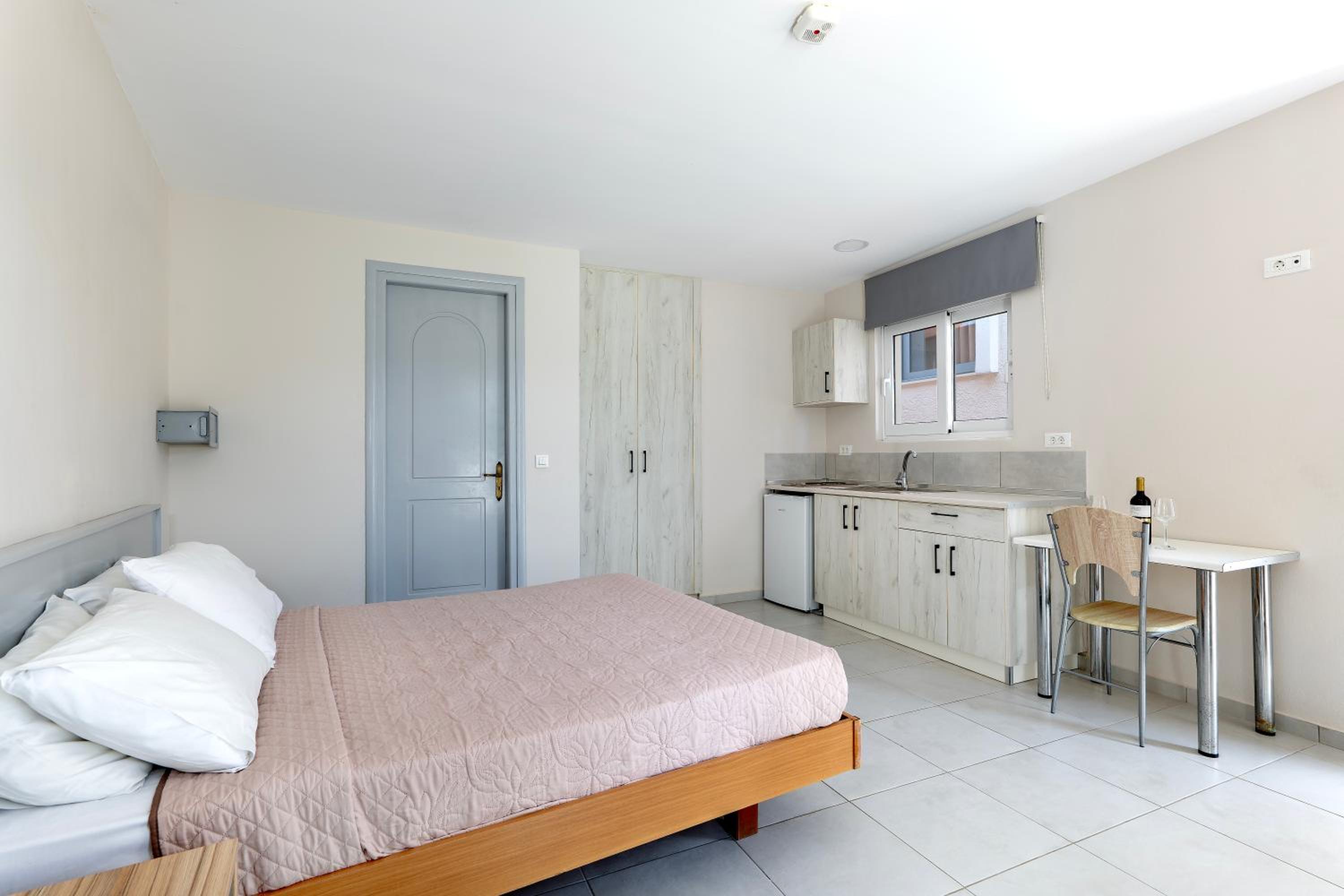 Anixis Hotel & Apartments — photo 22
