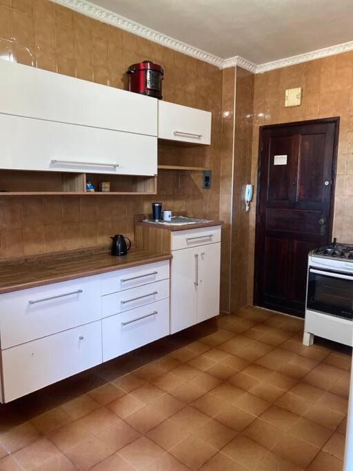 Apartamento cobertura 2 quartos, 2 banheiros.