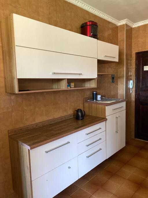 Apartamento cobertura 2 quartos, 2 banheiros.