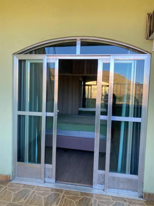 Apartamento cobertura 2 quartos, 2 banheiros.