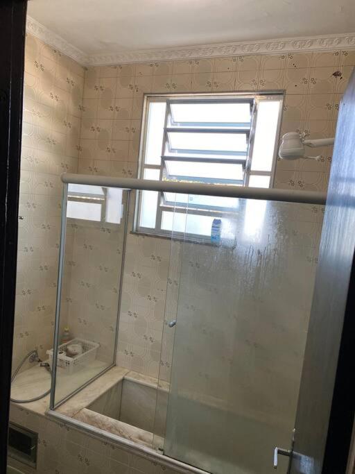 Apartamento cobertura 2 quartos, 2 banheiros.
