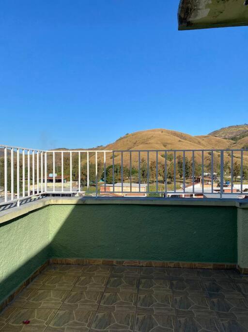 Apartamento cobertura 2 quartos, 2 banheiros.