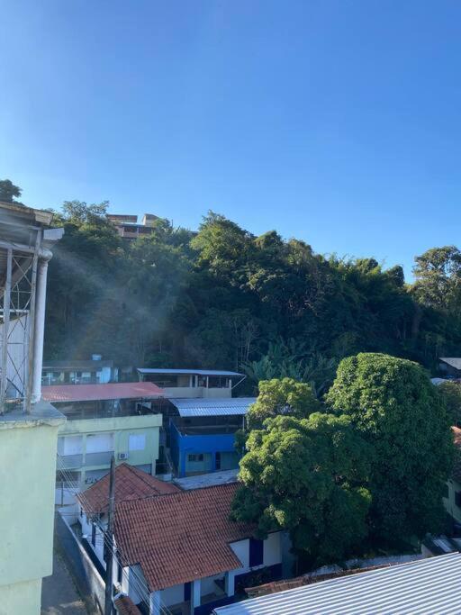 Apartamento cobertura 2 quartos, 2 banheiros.
