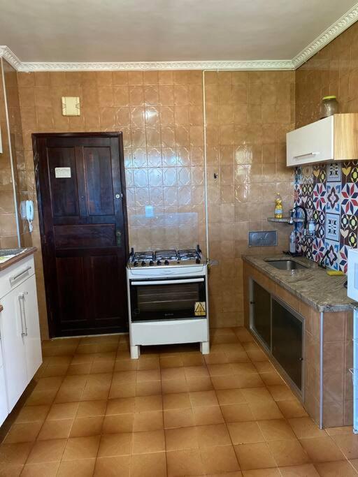 Apartamento cobertura 2 quartos, 2 banheiros.