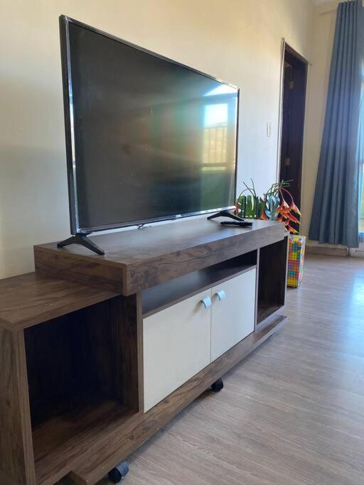 Apartamento cobertura 2 quartos, 2 banheiros.
