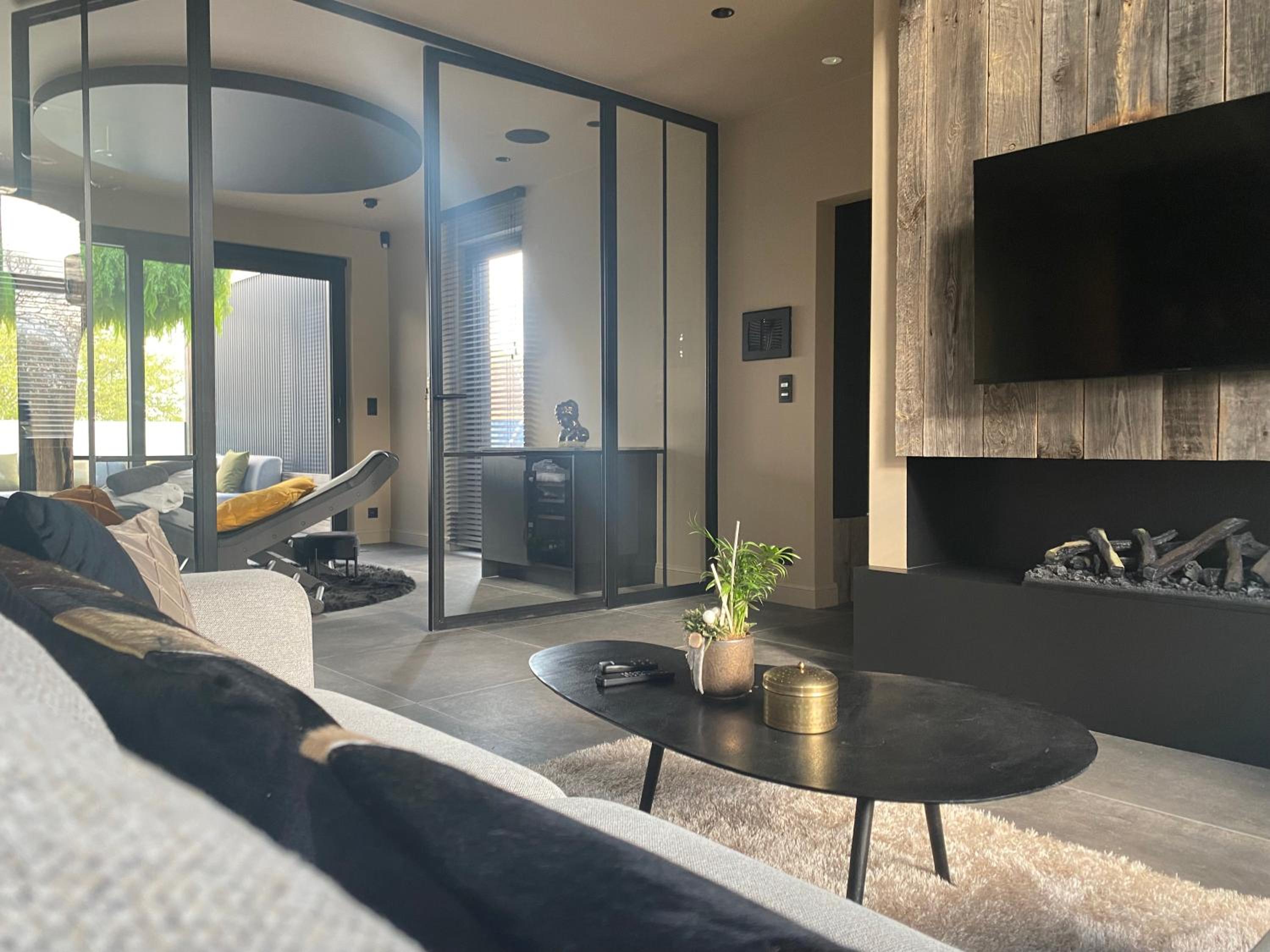 SUBSTANTIEL - Luxury Rooms & Wellness Suite