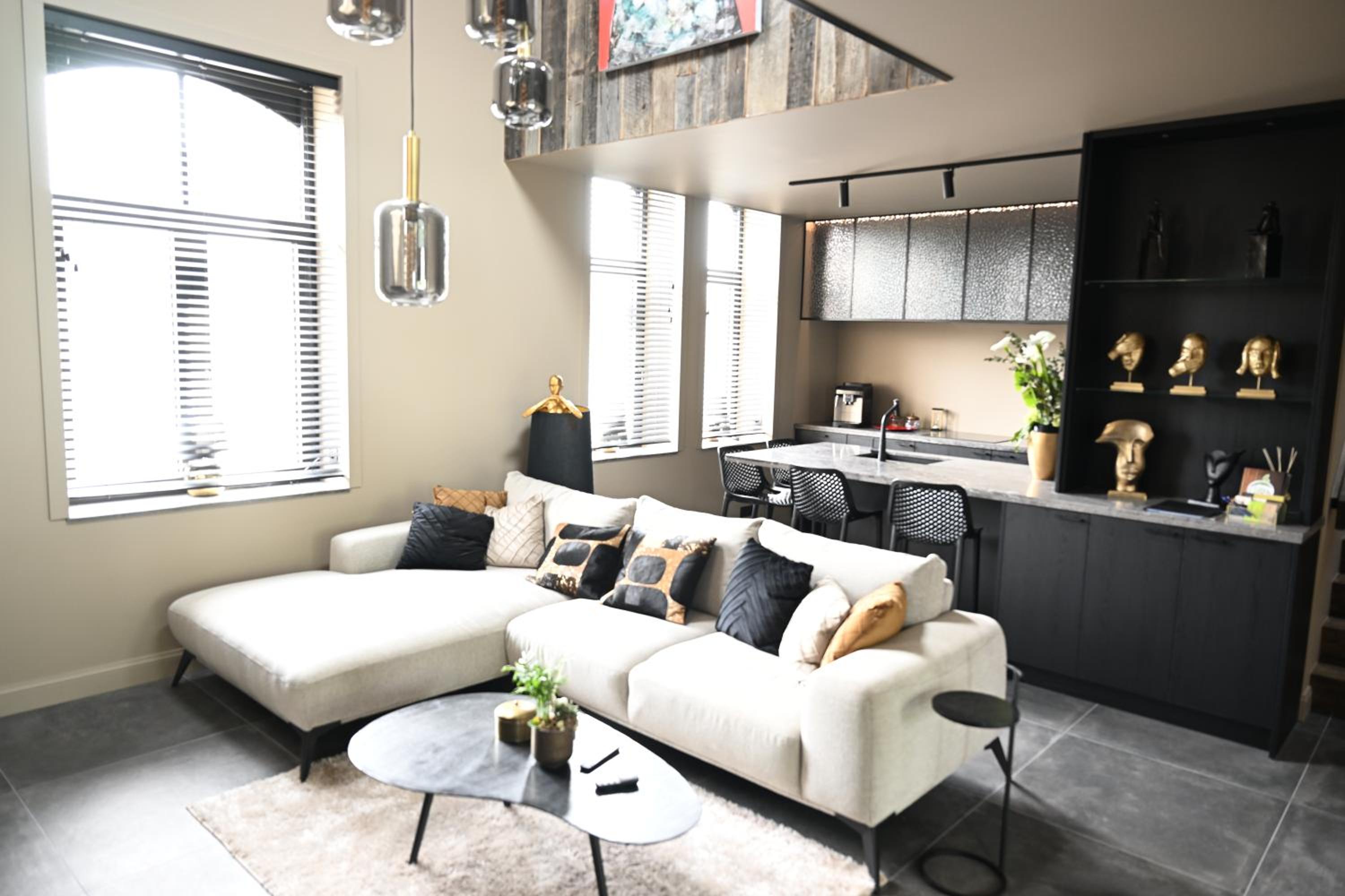 SUBSTANTIEL - Luxury Rooms & Wellness Suite