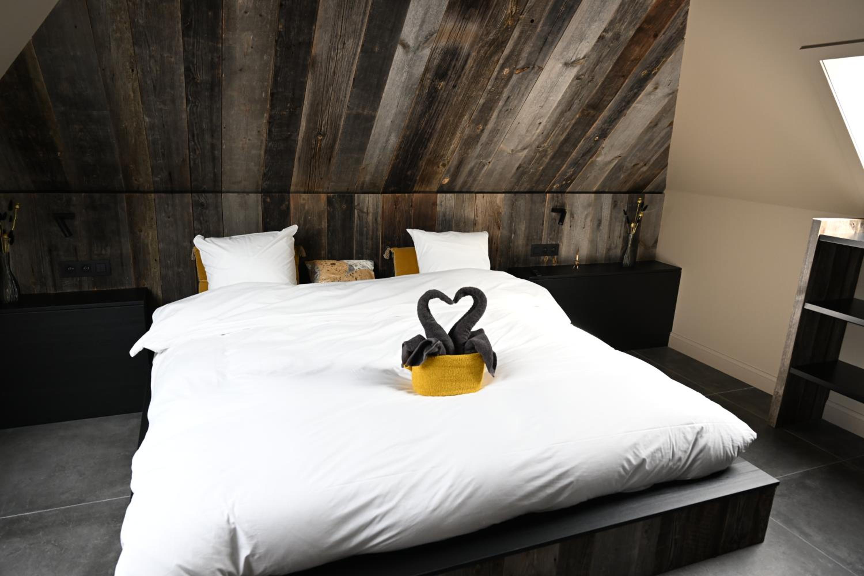 SUBSTANTIEL - Luxury Rooms & Wellness Suite