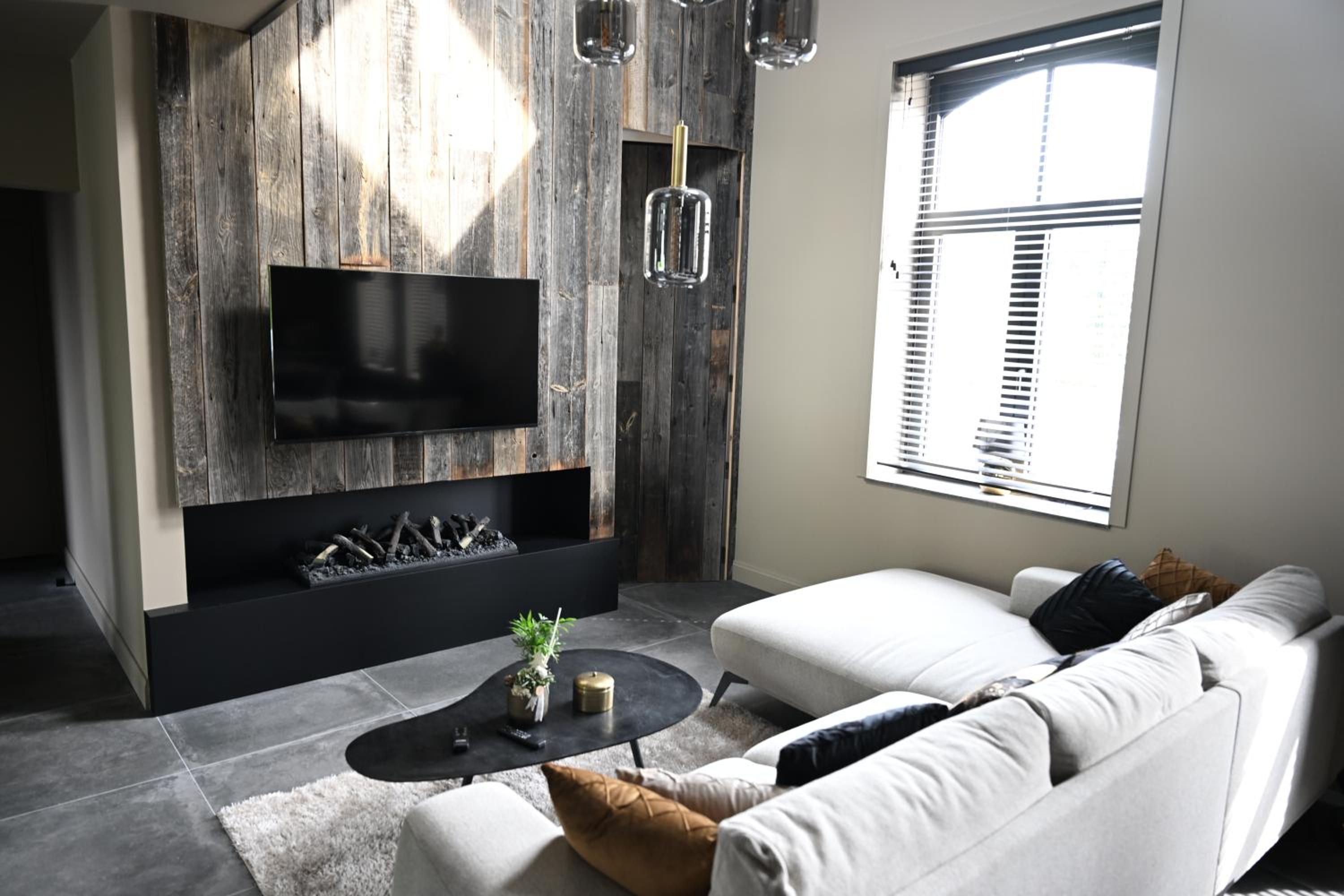 SUBSTANTIEL - Luxury Rooms & Wellness Suite