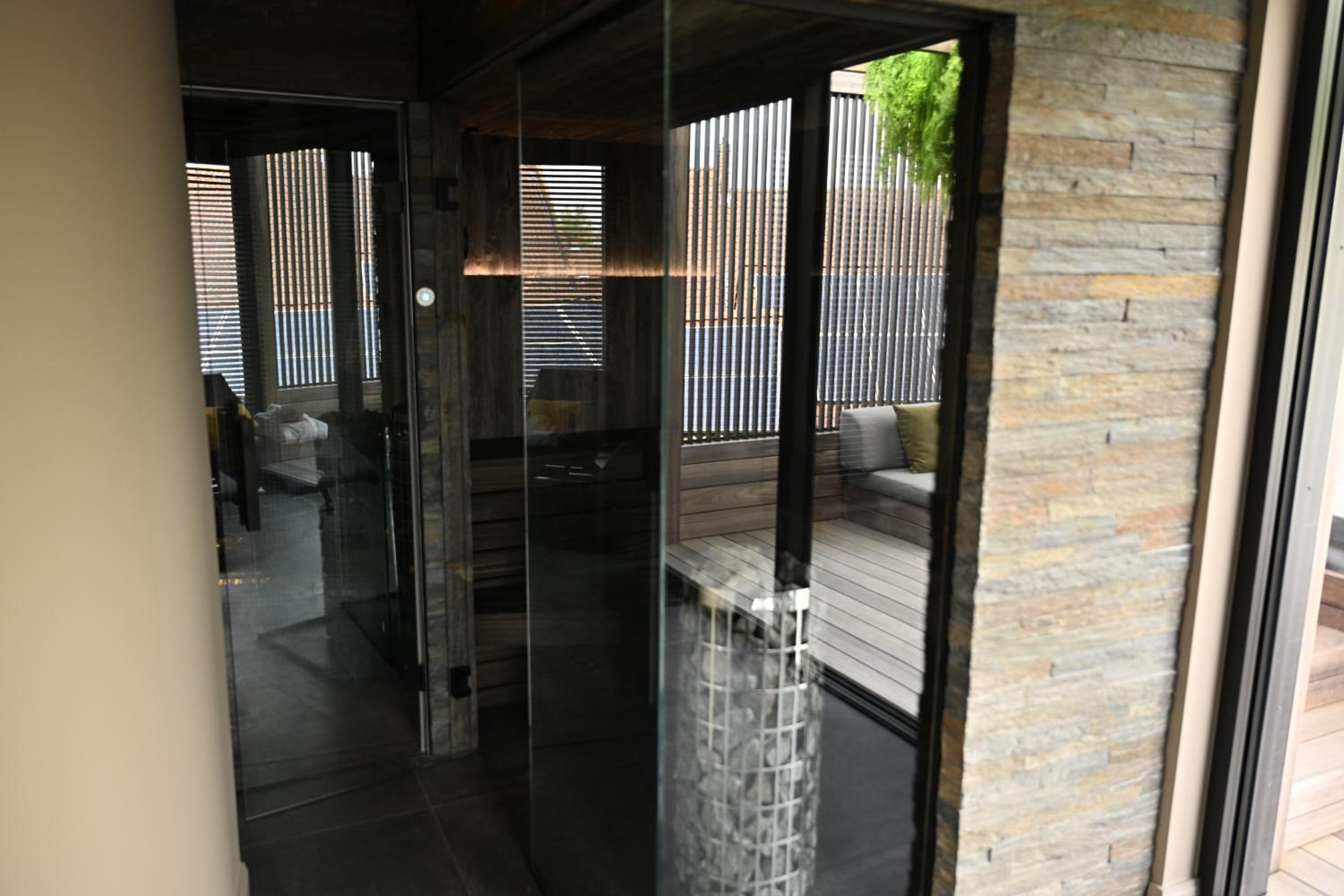 SUBSTANTIEL - Luxury Rooms & Wellness Suite