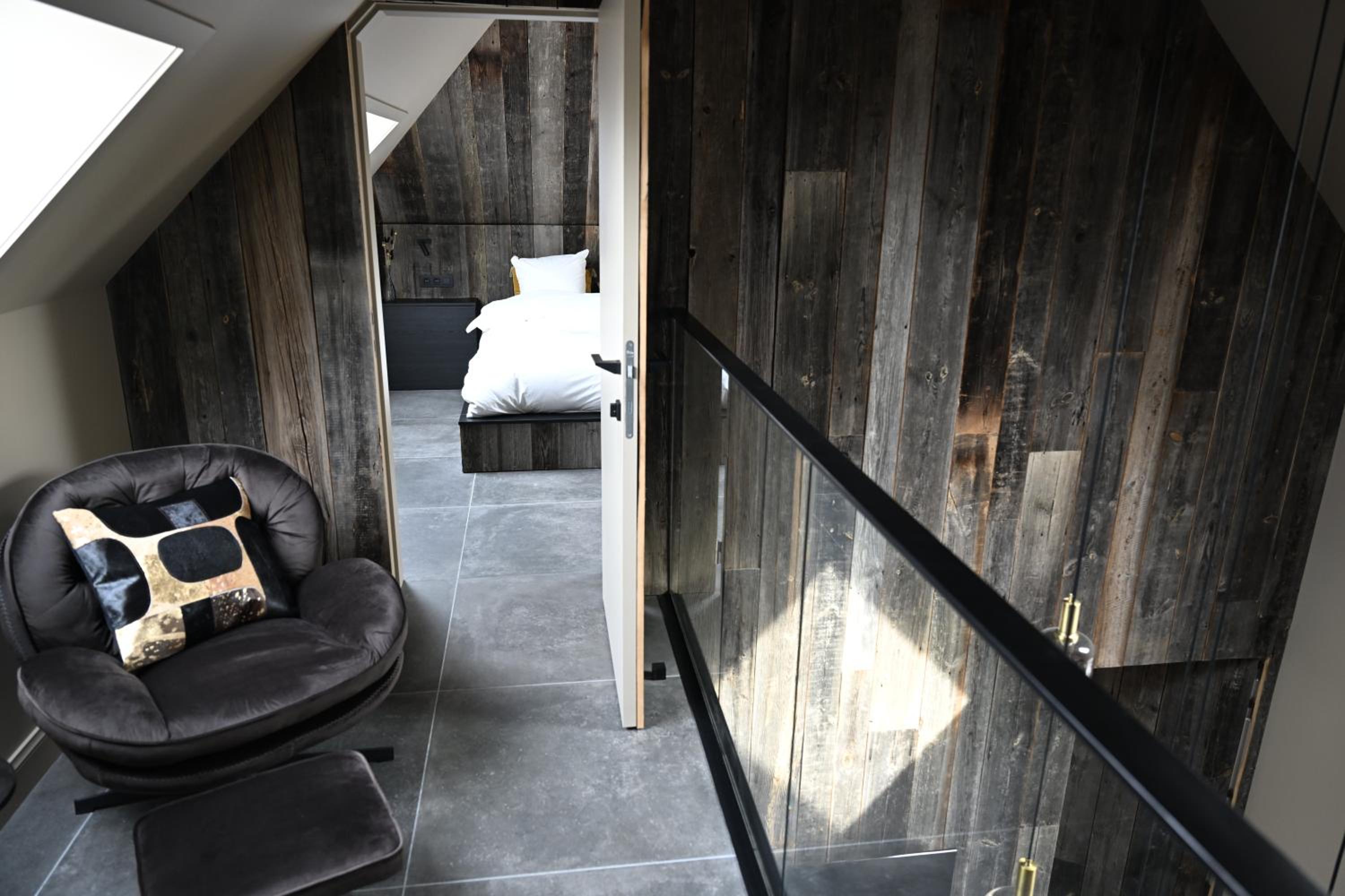 SUBSTANTIEL - Luxury Rooms & Wellness Suite
