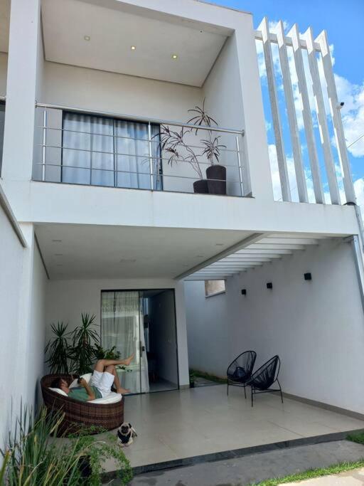 apto. moderno, perto faculdades ulbra e católica.