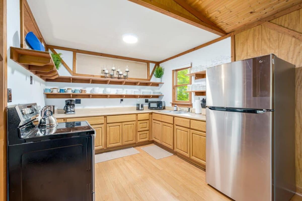 River Cabin w Hot Tub, Screened Porch & Fire Pit view 4