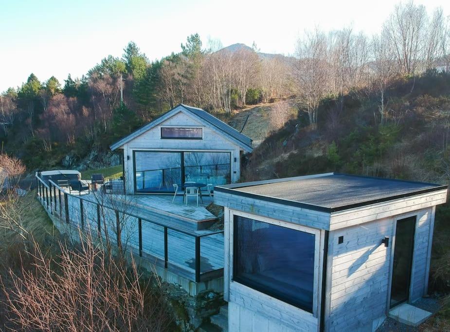 Moderne hytte med fjordutsikt og spabad 25.min. fra Bergen sentrum view 2